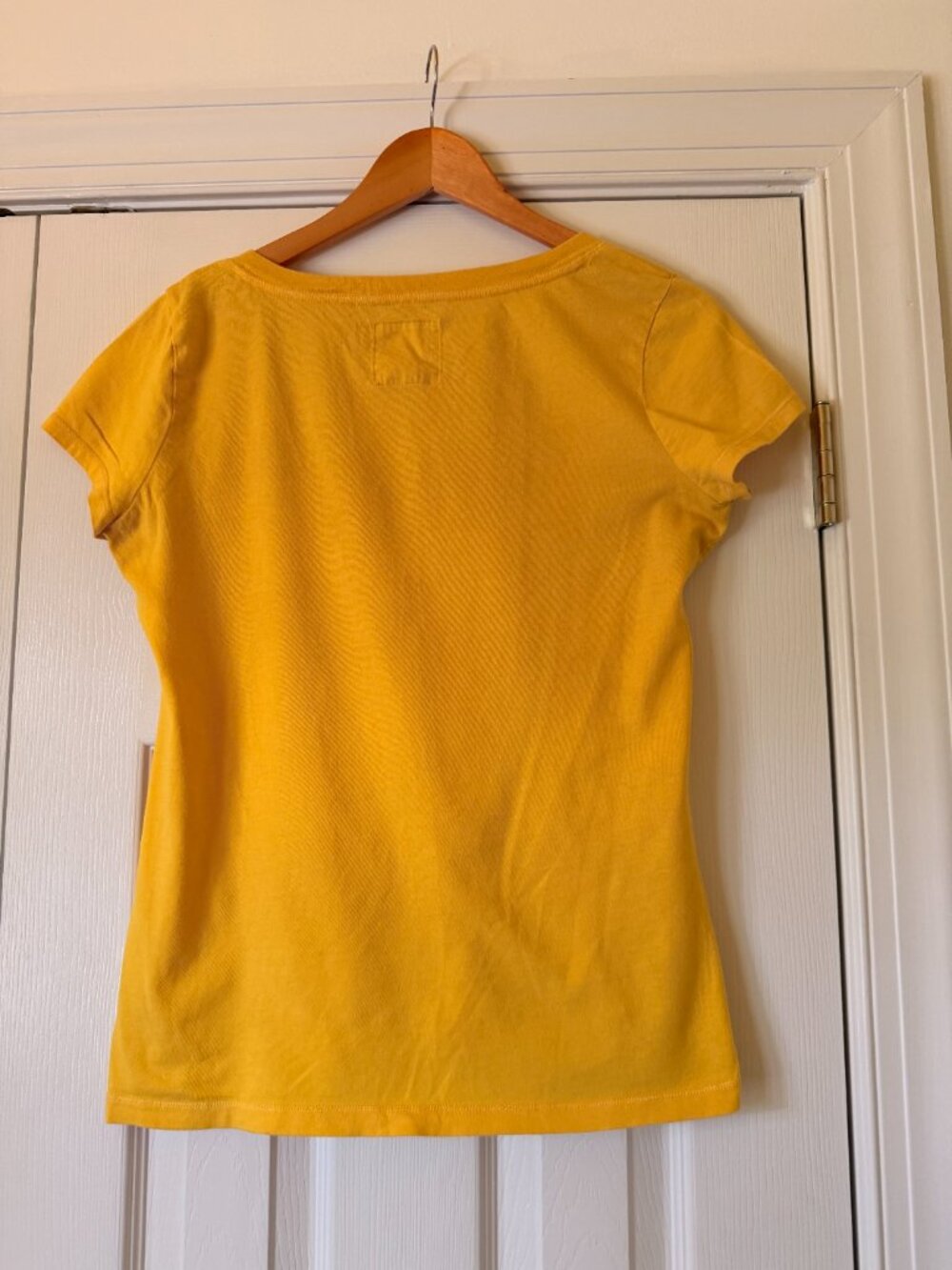 Hollister Yellow V-Neck Tee Shirt Large Casual Basic Top - Picture 5 of 5